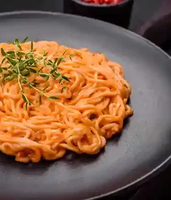 Nudeln mit Tomaten Sahne Soße – Ein einfaches und leckeres Gericht