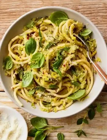 Nudeln mit Zucchini – Ein einfaches und köstliches Zucchini Pasta Gericht.