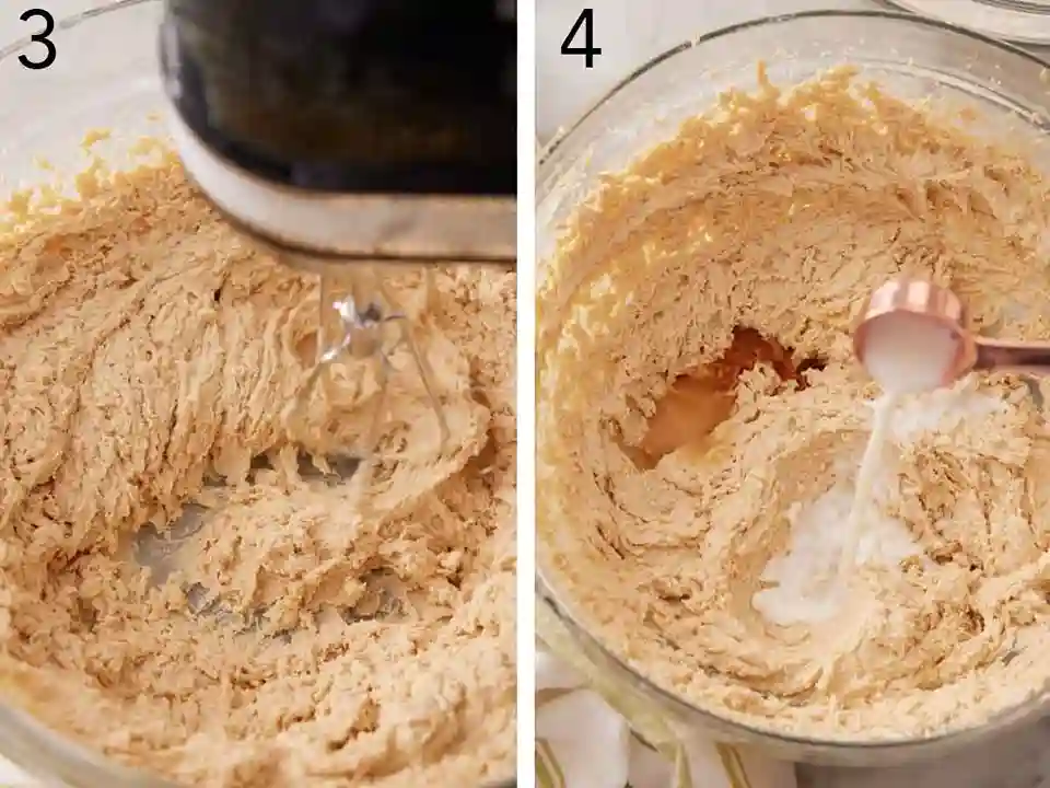 Cremig geschlagene Butter-Zucker-Mischung mit Rührgerät, daneben die Zugabe von Vanilleextrakt und Milch für essbaren Keksteig.