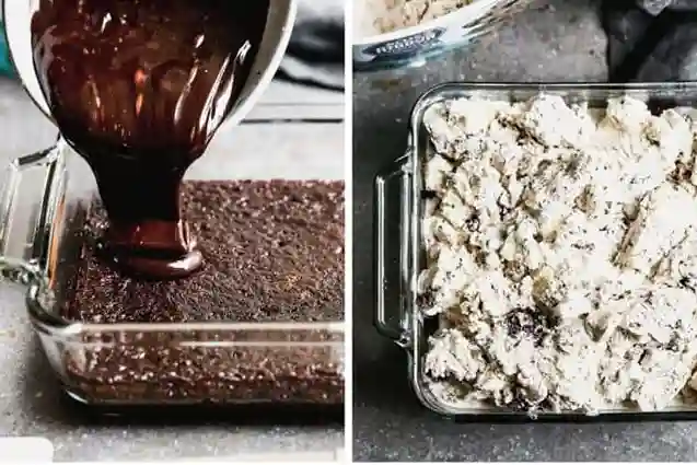 Eistorte selber machen – Schokoladensoße auf Kuchenboden gießen und Eisschicht in Auflaufform verteilen
