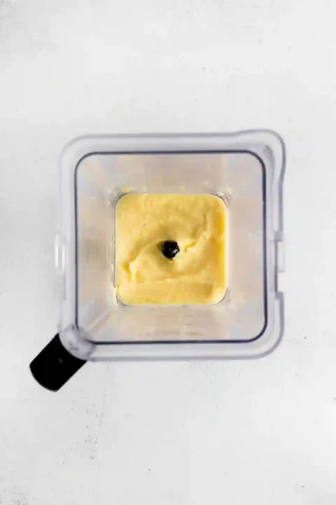 Cremig gemixte Virgin Pina Colada im Mixer – Pina Colada Rezept ohne Alkohol