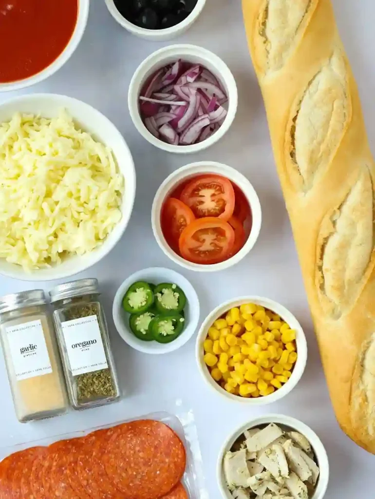 Zutaten für Pizza Baguette Rezept: Baguette, Käse, Passata, Salami, Gemüse und Gewürze