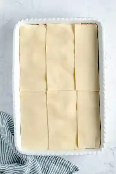 Weitere Lasagneblätter auf vegane Lasagne legen