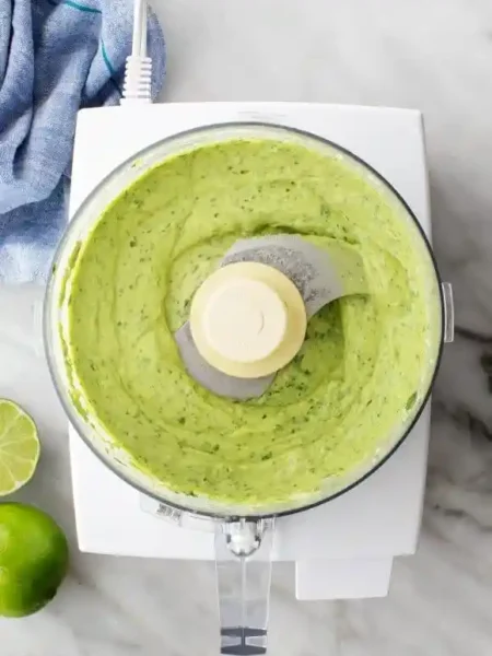 Cremige Avocado Soße im Mixer – einfaches Avocado Soße Rezept