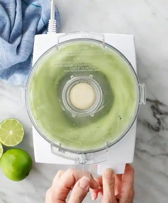 Cremige Avocado Soße im Mixer – Avocadosauce Rezept