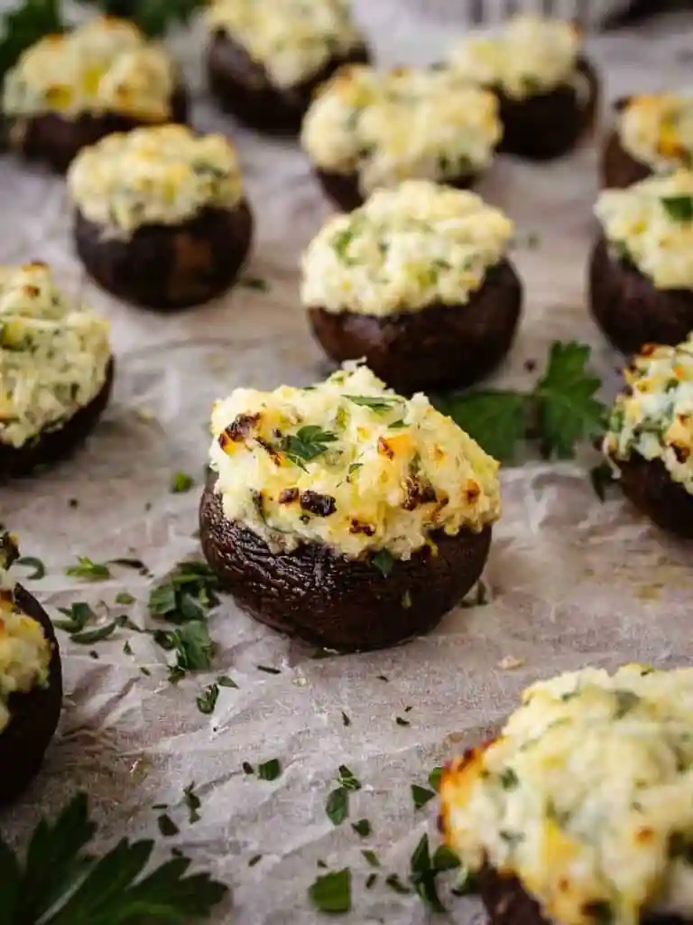 Ricotta-gefüllte Champignons – raffinierte Vorspeise für alle, die sich fragen: Was gehört auf ein italienisches Buffet?