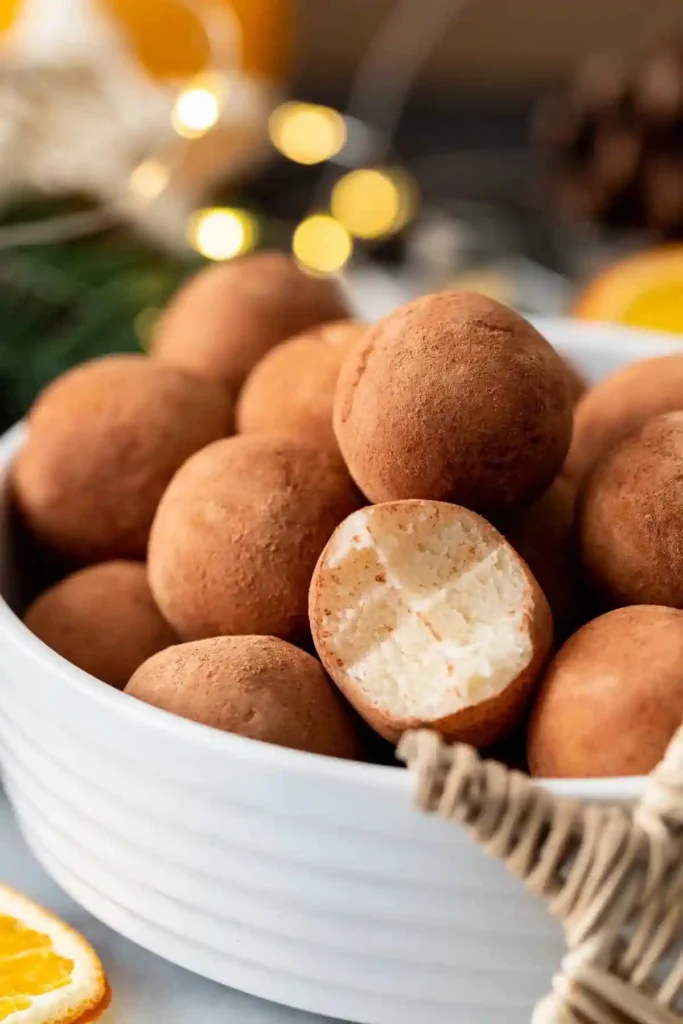 Hausgemachte Marzipankartoffeln aus Marzipan Rohmasse Rezept – klassisch Marzipan selber machen.