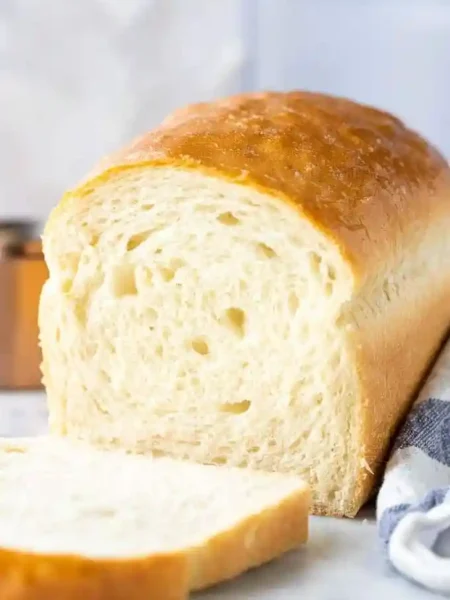 Frisch gebackenes Weißbrot – fluffig und saftig, ideal zum weißbrot selber backen mit trockenhefe
