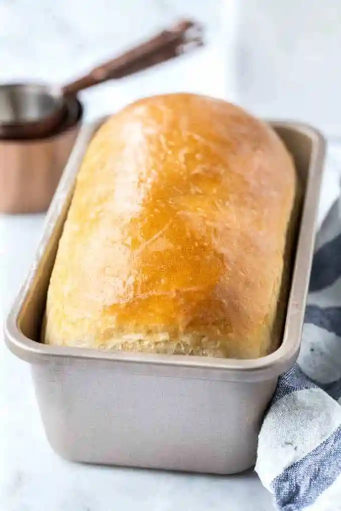 Frisch gebackenes Weißbrot in der Kastenform – ideal zum weißbrot selber backen mit trockenhefe