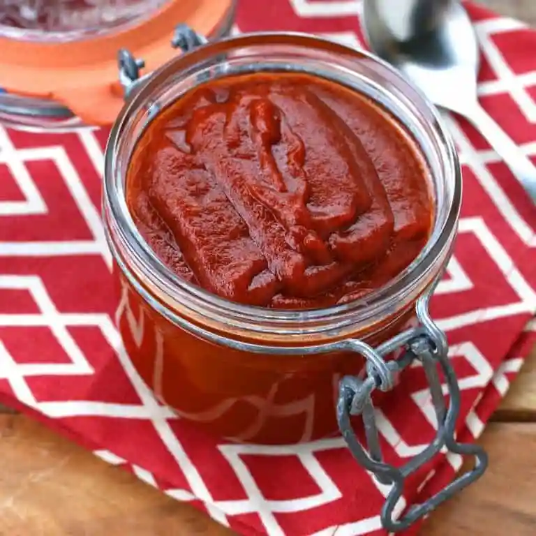 Selbstgemachte Currywurst Soße Rezept im Glas – aromatische Currysauce