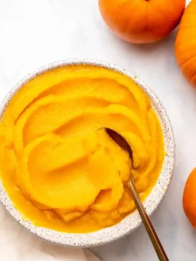 Kürbispüree selber machen – cremiges Kürbispüree Rezept im Schälchen