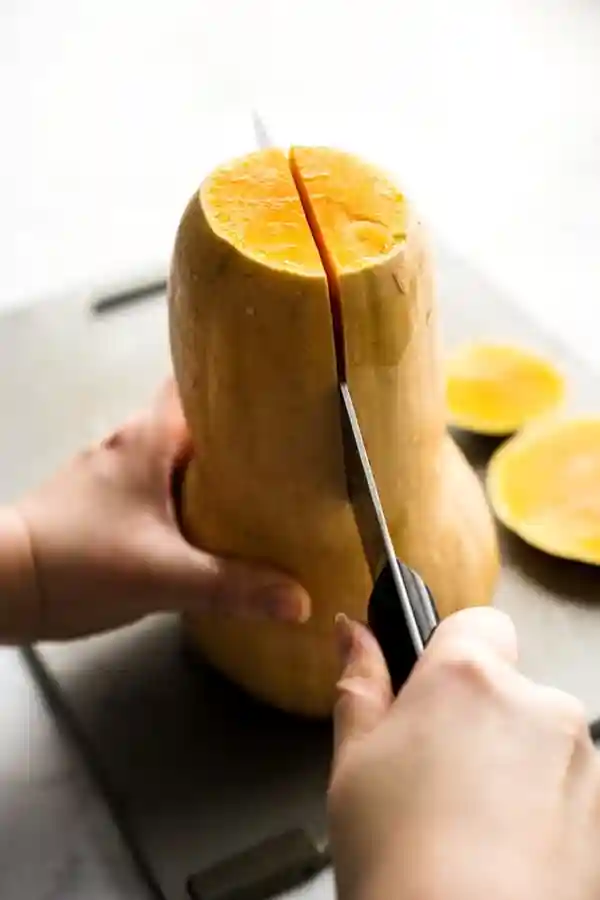 Butternut Kürbis schneiden – Vorbereitung für Ofenrezept
