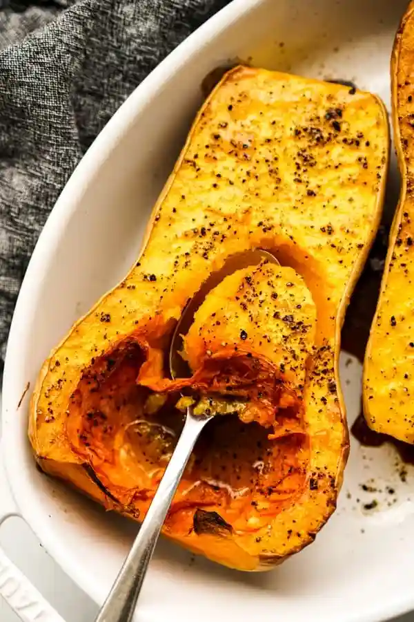 Gebackener Butternut Kürbis im Ofen mit Schale – weich und aromatisch