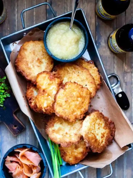 Knusprige Kartoffelpuffer wie bei Oma mit Apfelmus – traditionelles Reibekuchen Rezept