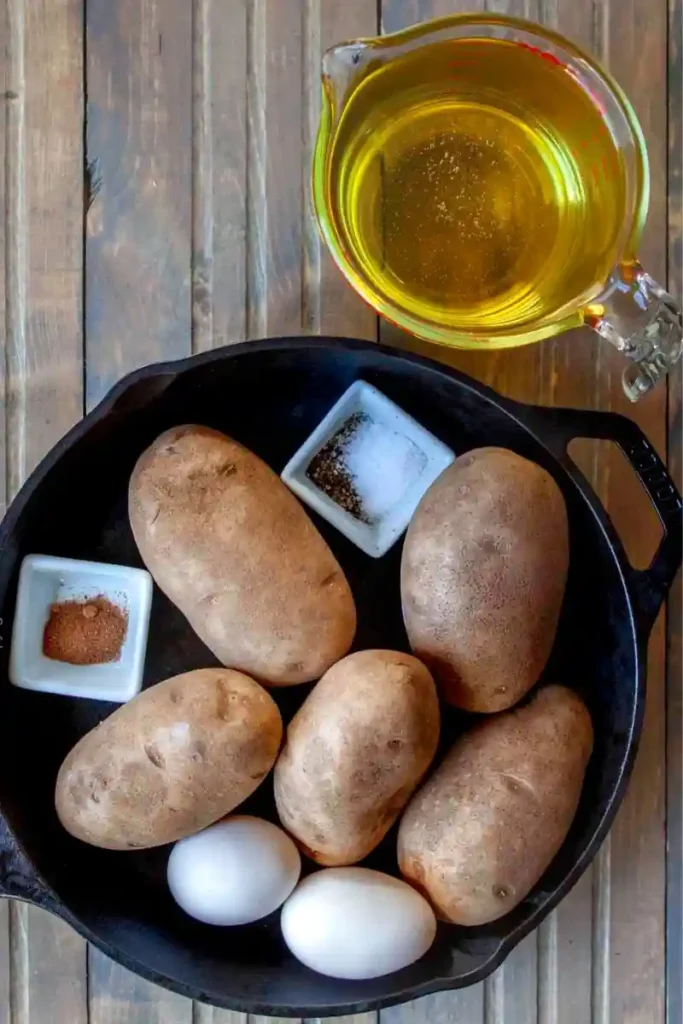 Zutaten für Kartoffelpuffer wie bei Oma – Kartoffeln, Eier, Öl und Gewürze für das Reibekuchen Rezept