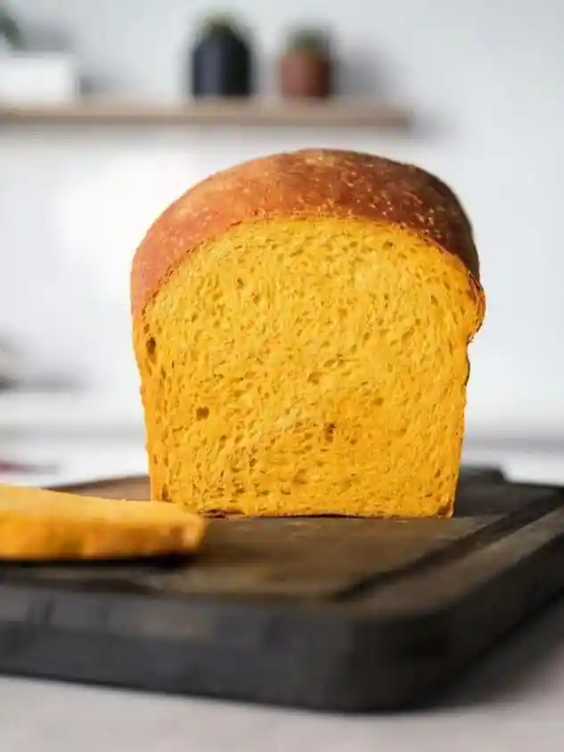 Kürbisbrot mit Trockenhefe und Kürbismus – bestes Rezept für luftiges Brot