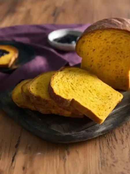 Kürbisbrot mit Trockenhefe und Kürbismus – bestes Rezept für saftiges hausgemachtes Brot