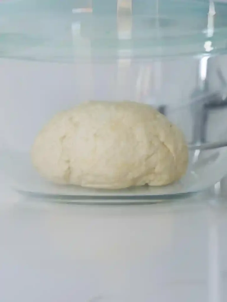 Hefeteig für Zwiebelkuchen vom Blech – Teig gehen lassen im Glasbehälter