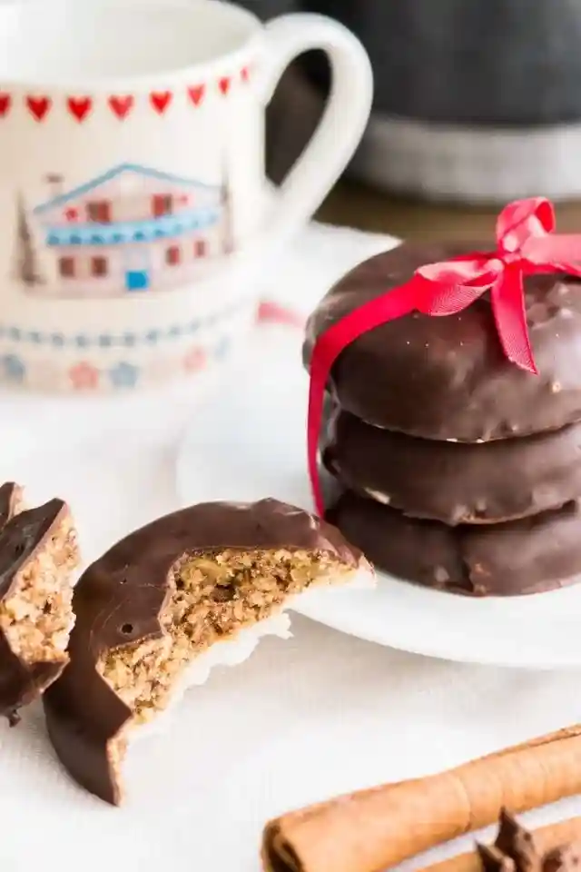 Saftig Lebkuchen Rezept mit Nüssen und kandierten Früchten