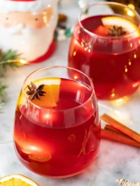 Kinderpunsch Rezept – alkoholfreier Punsch selber machen mit Gewürzen, Orange und Tee im Glas