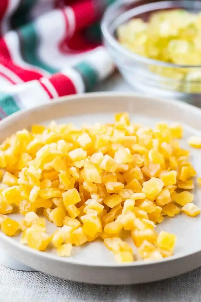 Kandiertes Zitronat für Omas Christstollen Rezept – wichtige Zutat für traditionellen Dresdner Stollen mit Marzipan.