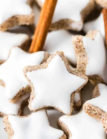 Zimtsterne Rezept mit Glasur – saftige Zimtsterne ohne Alkohol in Sternform mit weißer Glasur
