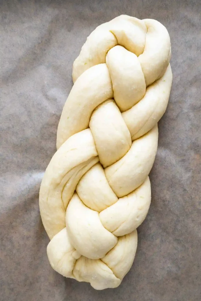 Hefezopf flechten – Omas Hefezopf mit Trockenhefe als klassischer Osterzopf