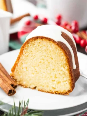 Saftiger Eierlikör Gugelhupf mit Eierlikör Glazur – locker und saftig gebackener Gugelhupf mit Eierlikör
