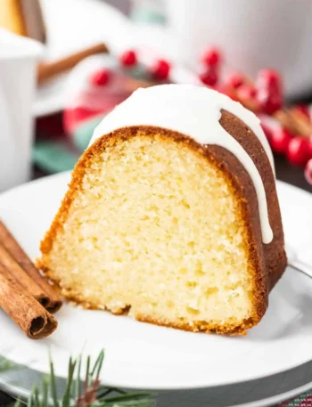 Saftiger Eierlikör Gugelhupf mit Eierlikör Glazur – locker und saftig gebackener Gugelhupf mit Eierlikör