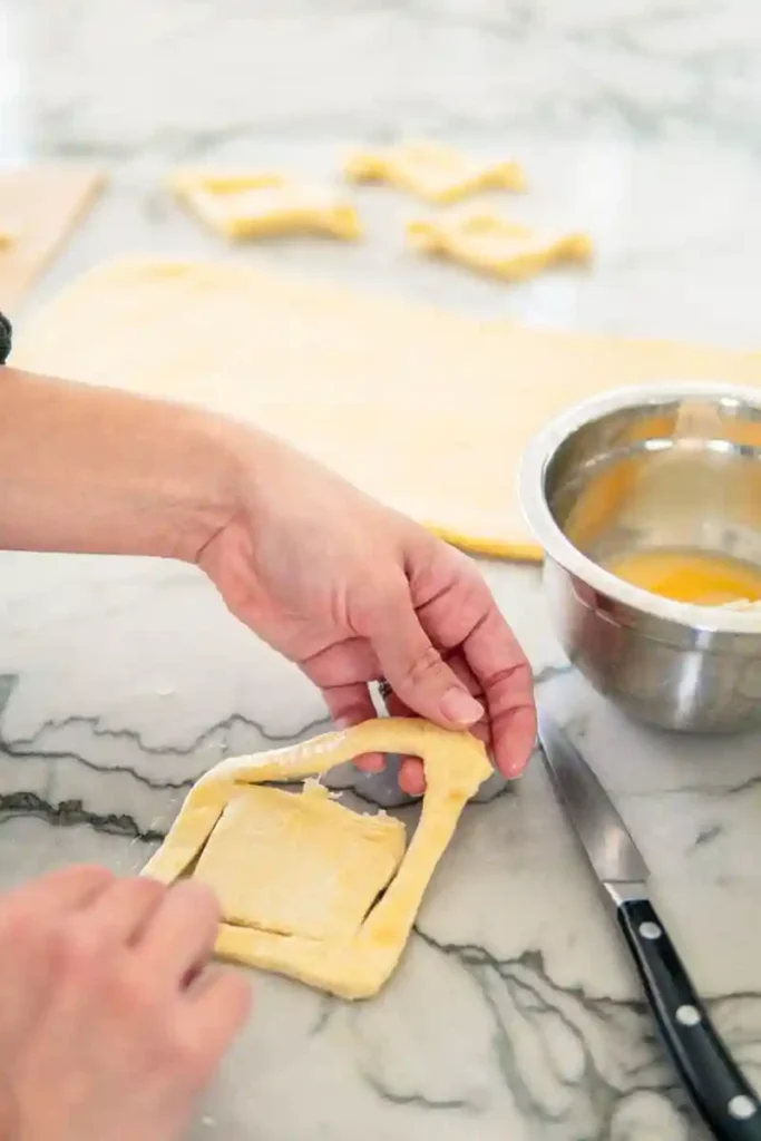 Plunderteig Rezept – Plunderteig zuschneiden und formen für Croissant Teig und Teilchen