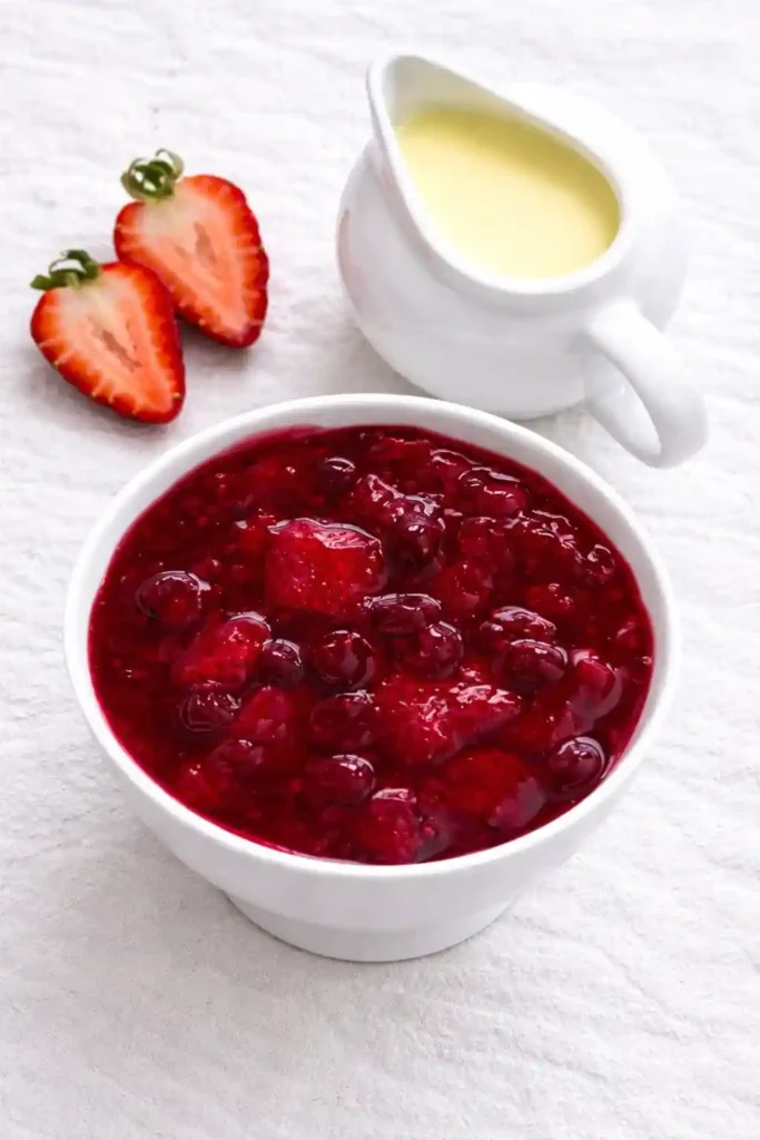 Rote Grütze Rezept DDR wie bei Oma mit Vanillesoße – rote Grütze selbst gemacht aus frischen Beeren