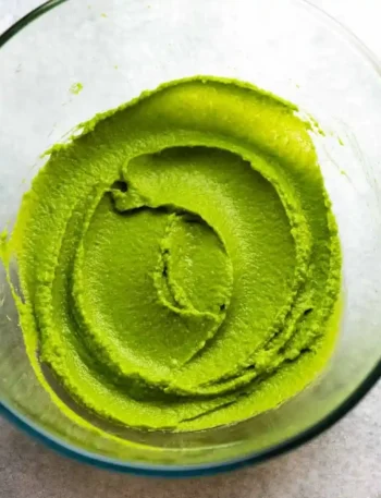 Cremiges Erbsenpüree Rezept wie bei Oma – leuchtend grünes Erbsenpüree klassisch selber machen mit TK-Erbsen