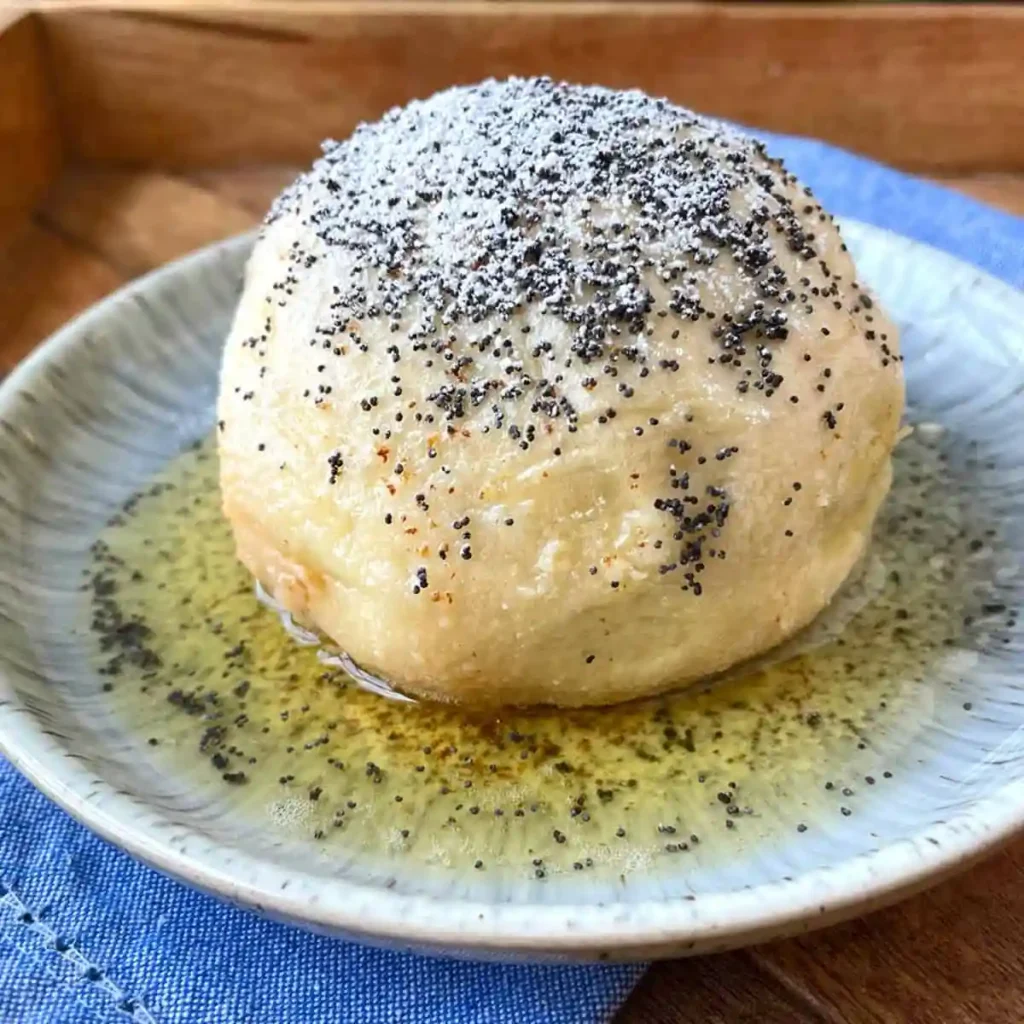 Germknödel mit Pflaumenmus und Mohn – klassisches Germknödel Rezept