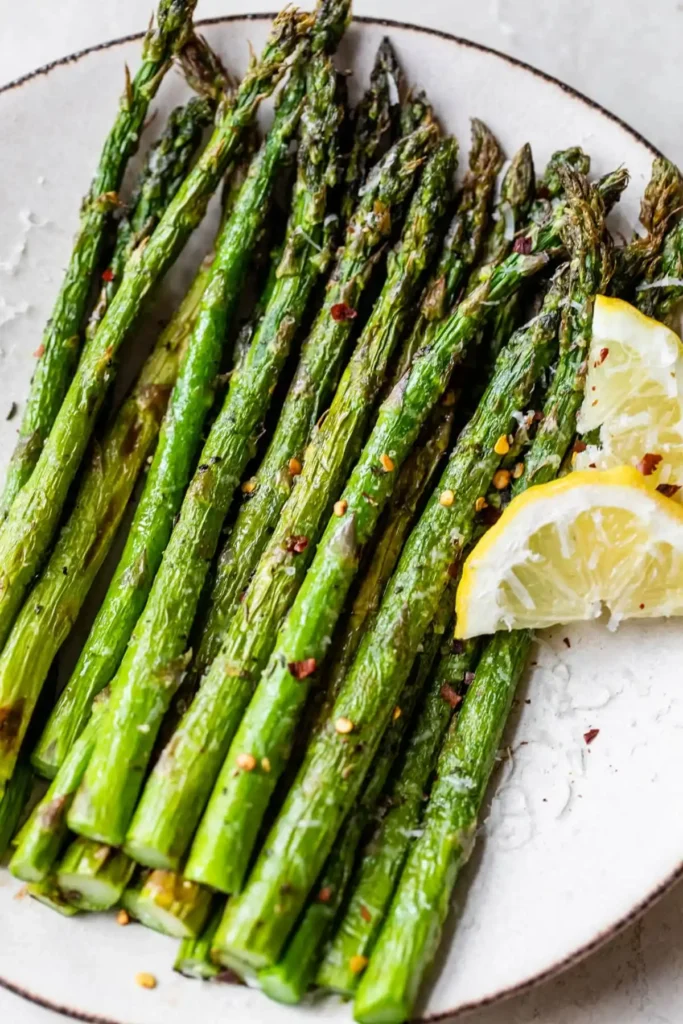 Grüner Spargel aus Heißluftfritteuse mit Zitrone und Gewürzen – spargel airfryer knusprig und aromatisch