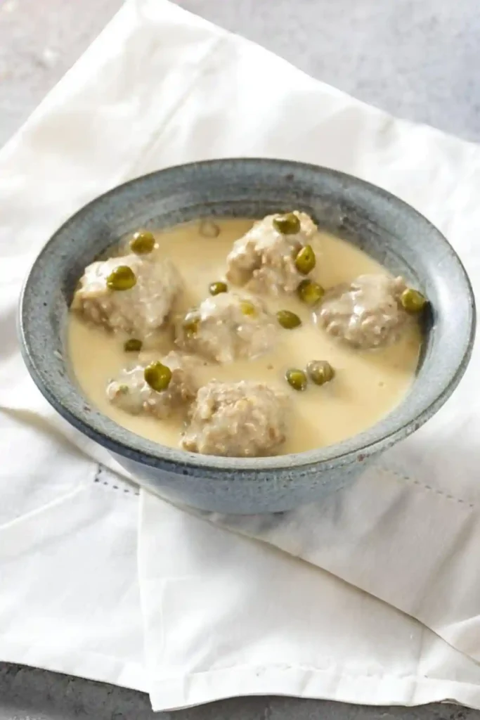 Königsberger Klopse Rezept mit Kapern – zarte Fleischklöße in cremiger Kapernsoße nach Original DDR Rezept wie bei Oma