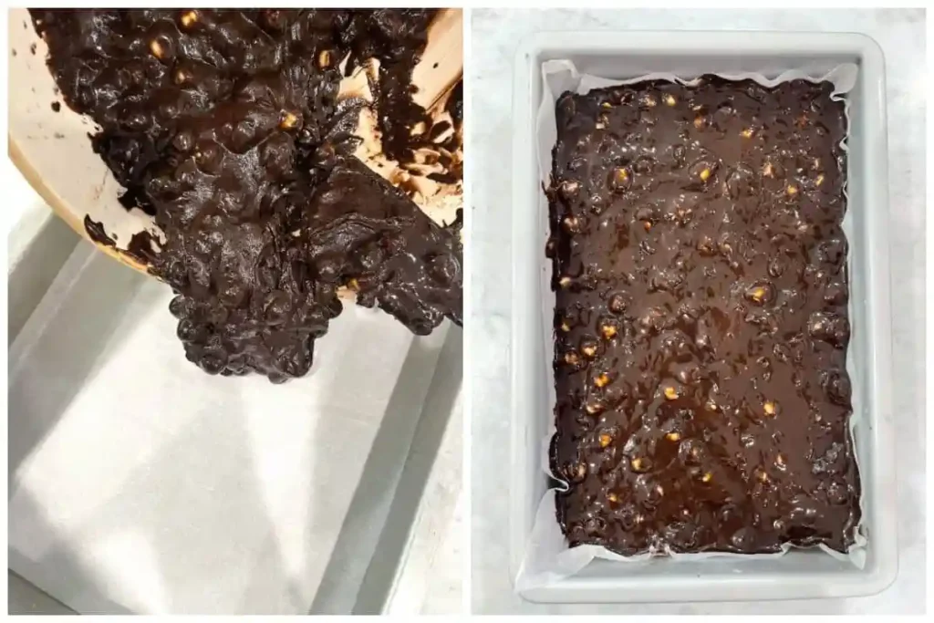 Teig für Berliner Brot nach Omas Rezept wird in eine Backform gefüllt und glatt gestrichen