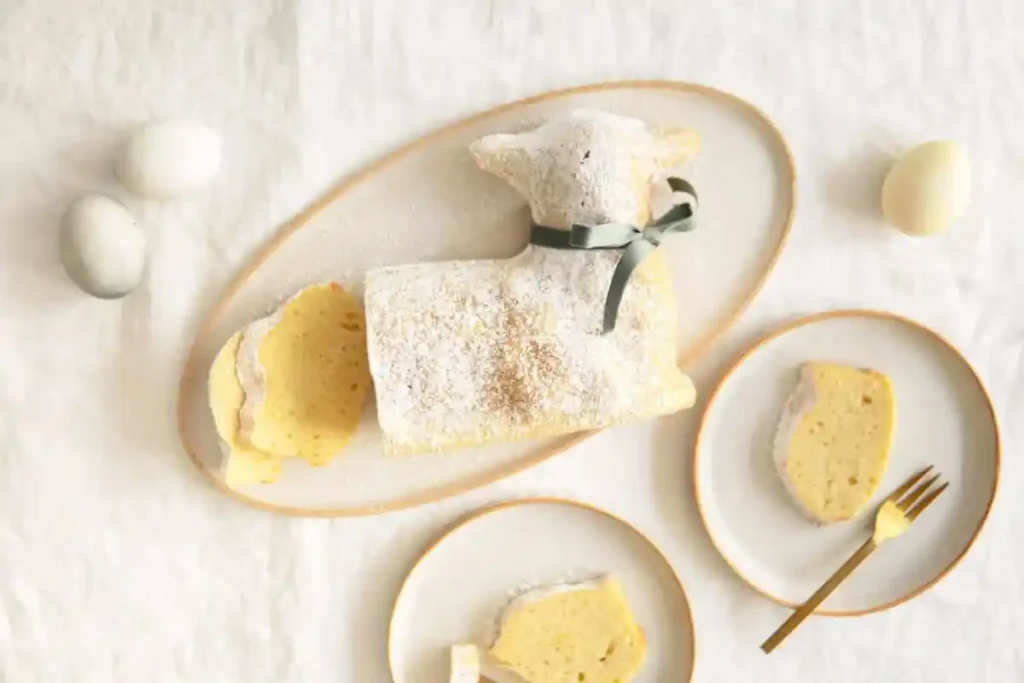 Saftiges Osterlamm aus Rührteig angeschnitten – Omas Osterlamm Rezept zum Osterlamm backen