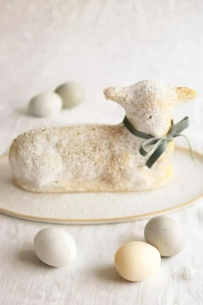 Saftiges Osterlamm aus Rührteig – Omas Osterlamm Rezept zum Osterlamm backen mit Puderzucker