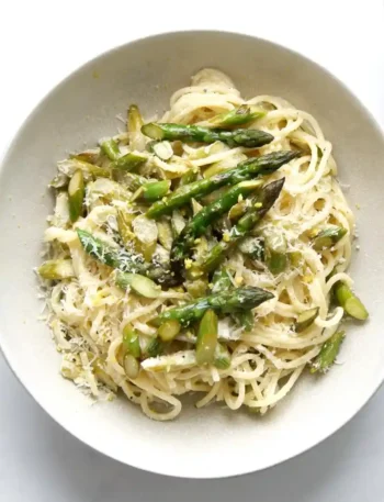 Pasta mit grünem Spargel und Parmesan – cremige Nudeln mit Spargel Rezept