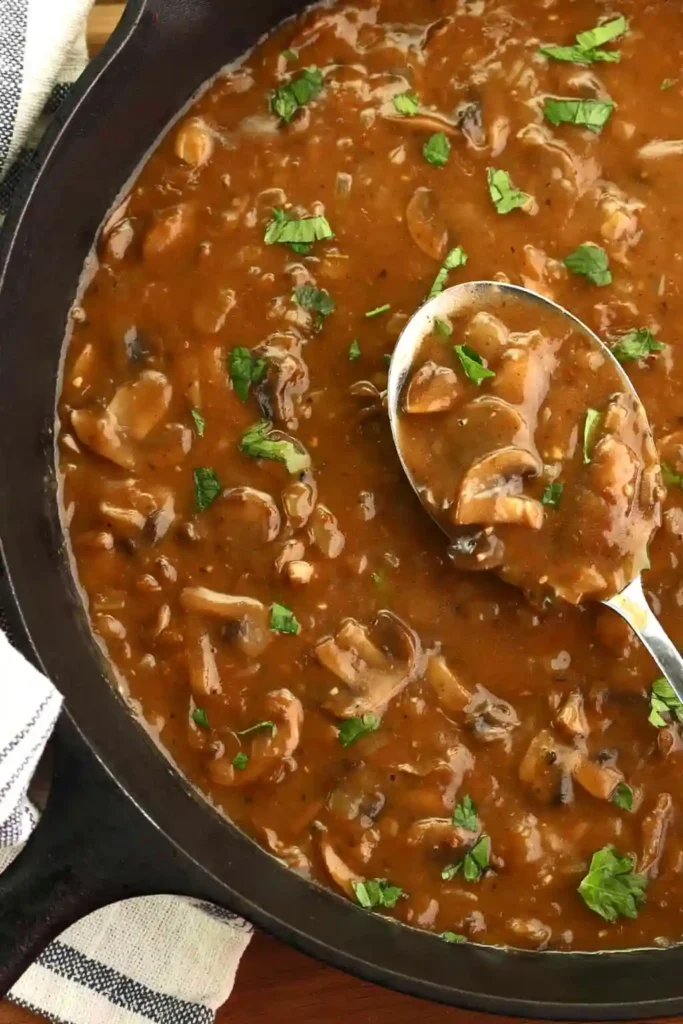 Pilzsoße Rezept mit Champignons – cremige Pilzsoße wie im Restaurant einfach selber machen