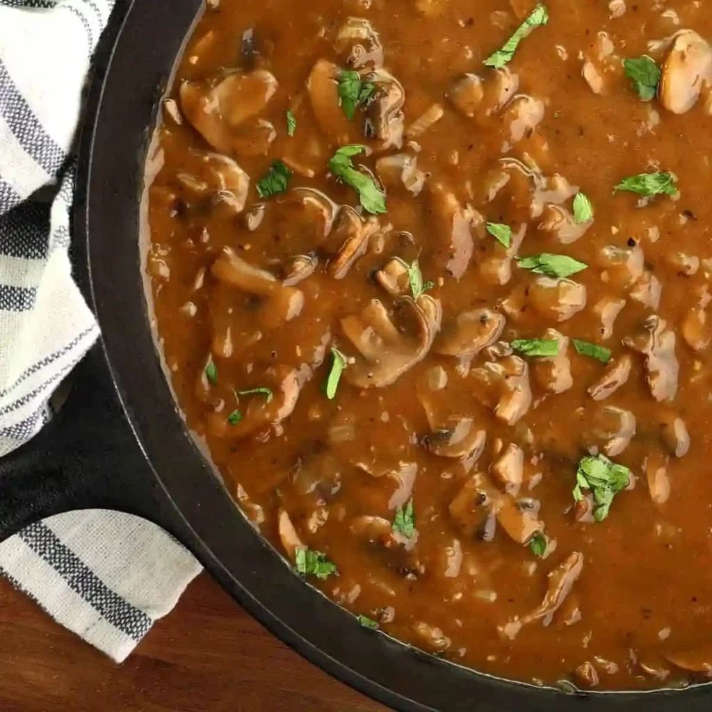 Cremige Pilzsoße mit Champignons in der Pfanne – Pilzsoße Rezept wie im Restaurant selber machen