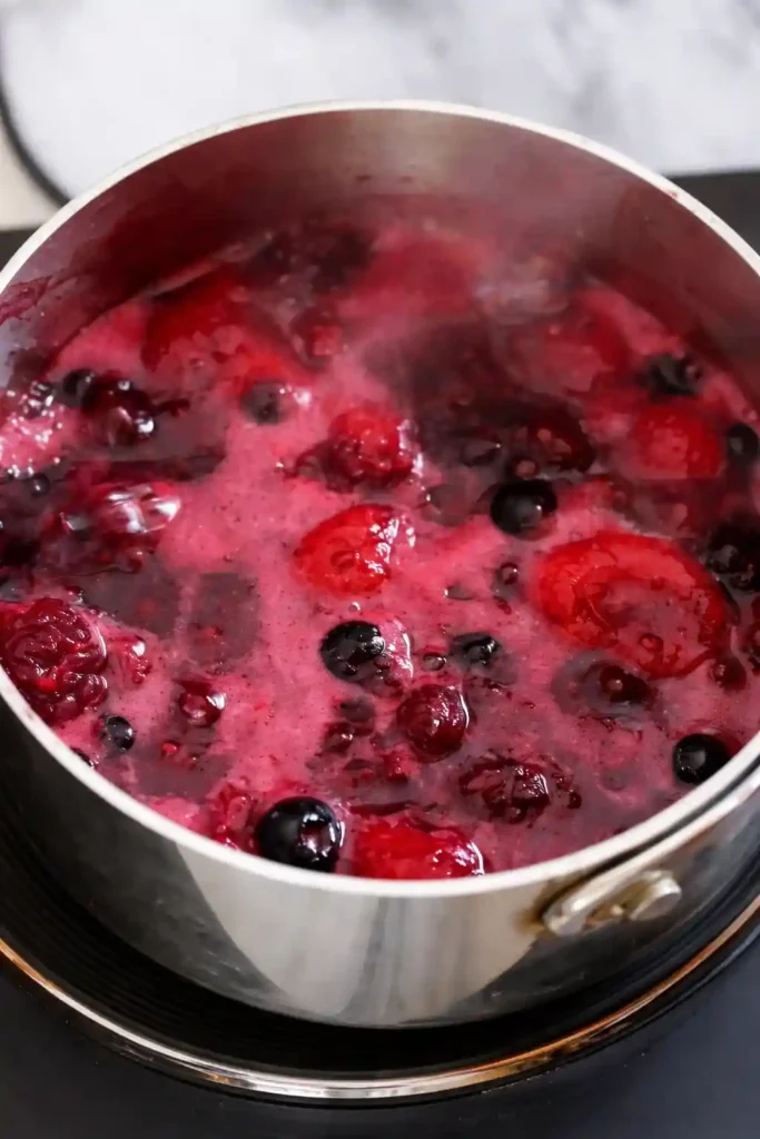 Rote Grütze Rezept DDR wie bei Oma beim Kochen – rote Grütze selber machen mit frischen und TK Beeren