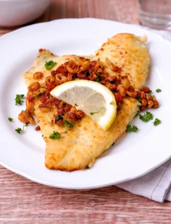 Scholle Finkenwerder Art mit Speck und Nordseekrabben – gebratene Scholle aus der Pfanne