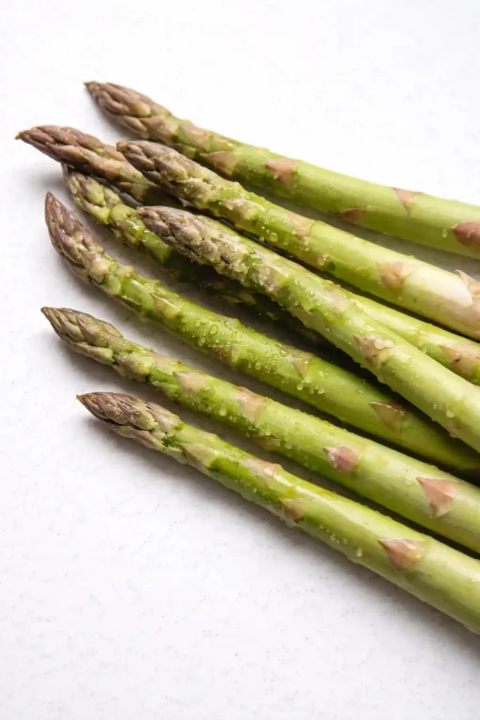 Frischer grüner Spargel als Zutat für ein spargel risotto rezept – ideal für risotto mit grünem spargel.