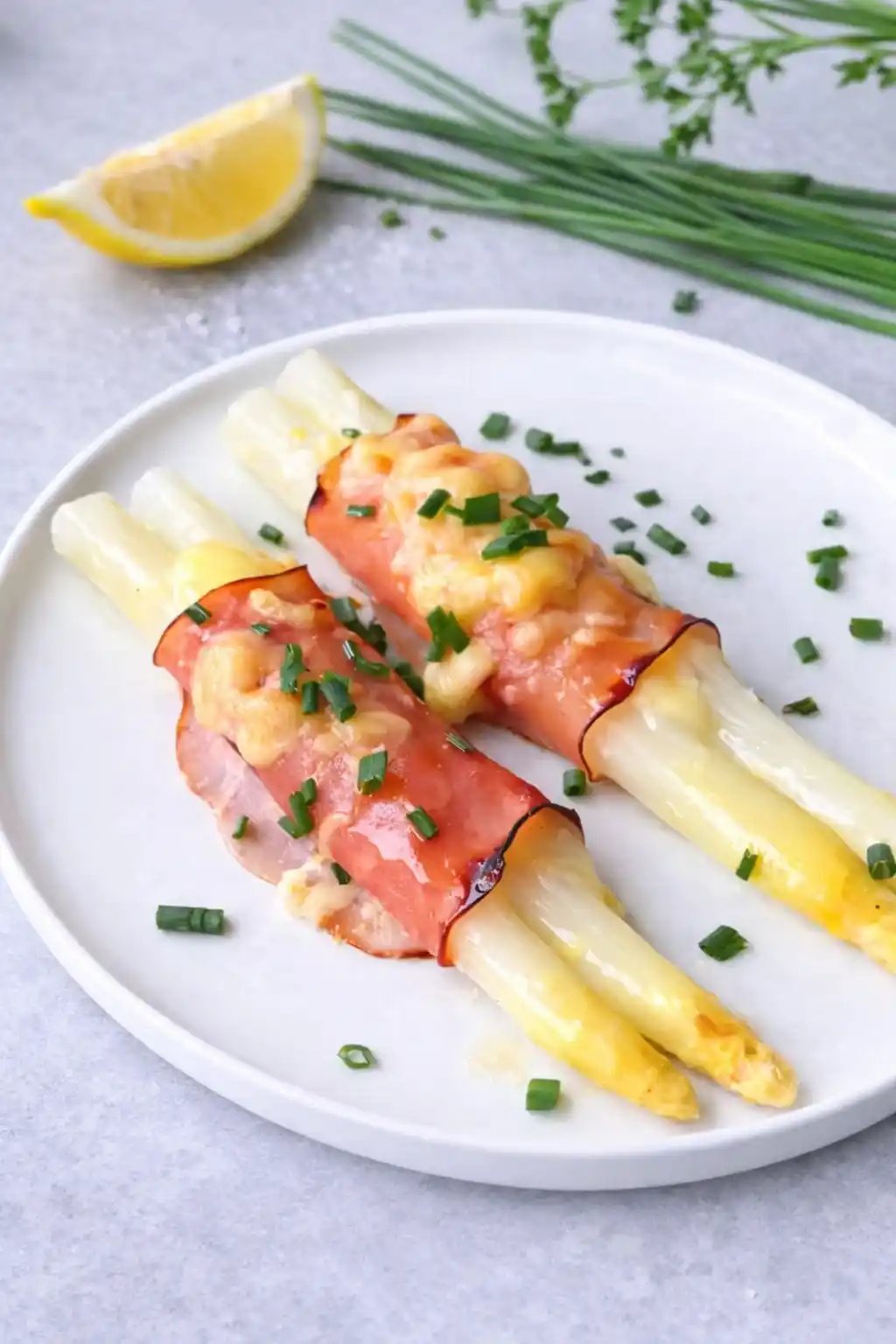 Spargel überbacken mit Schinken und Käse – einfaches Rezept