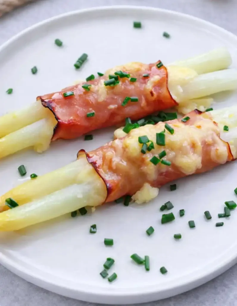 Überbackener Spargel mit Schinken und Käse – Spargel Schinkenröllchen aus dem Backofen