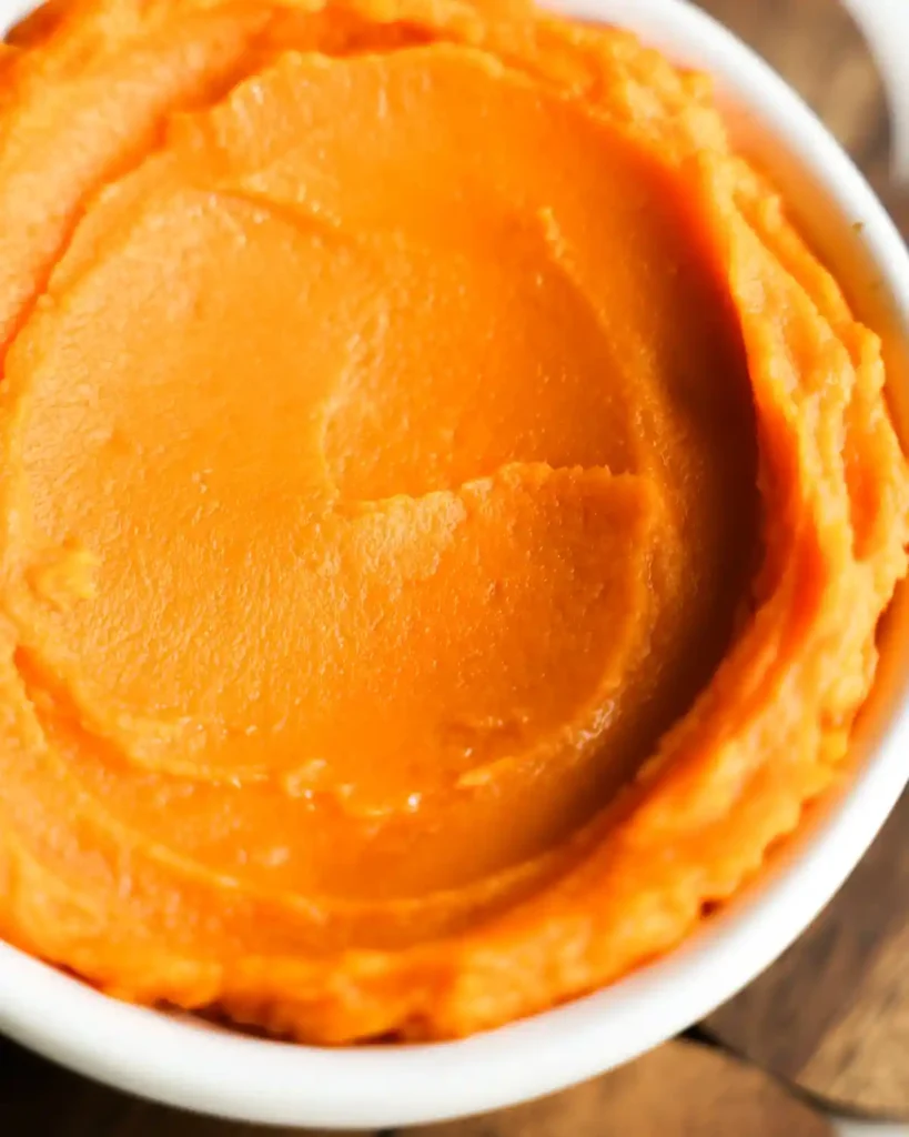 Cremiges Süßkartoffelpüree Rezept wie bei Oma Nahaufnahme, fein püriert und besonders glatt, ideal zum Süßkartoffelpüree kochen oder im Backofen