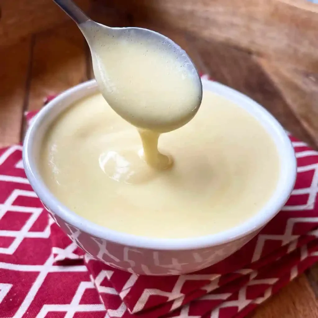 Cremige selbstgemachte Vanillesoße vom Löffel – Vanillesoße Rezept einfach