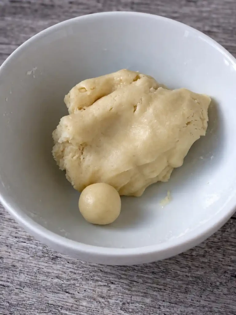 Marzipanmasse formen für Marzipankartoffeln – Marzipankartoffeln selber machen aus Mandeln