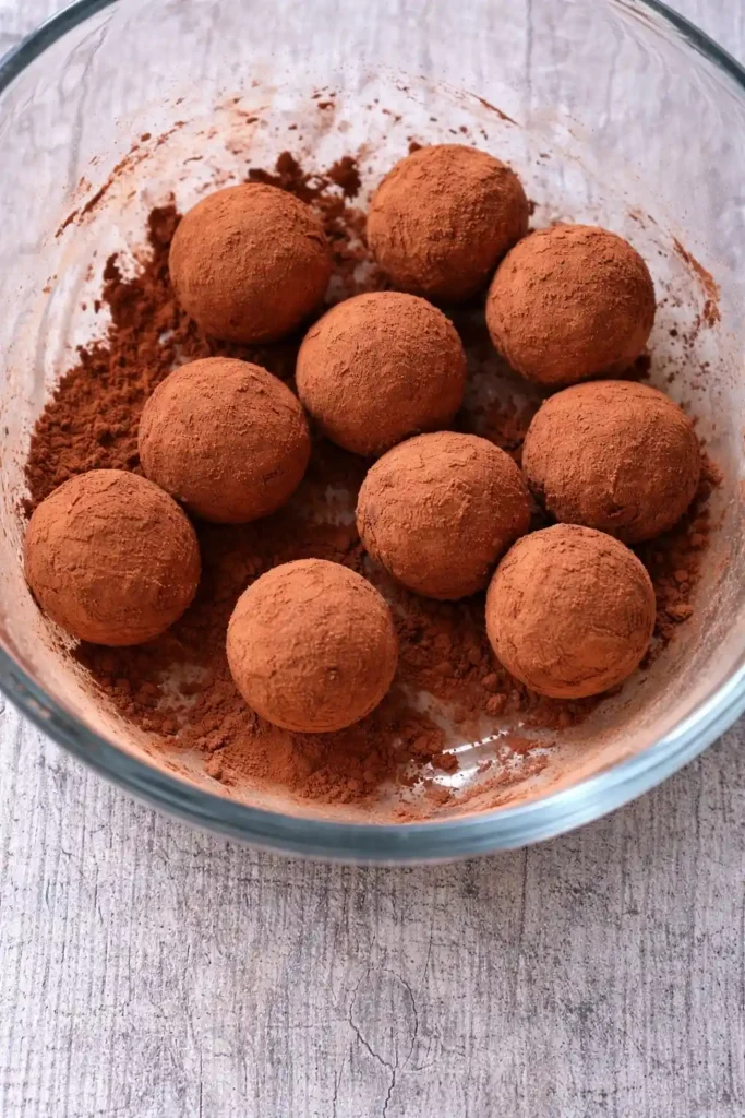 Fertige Marzipankartoffeln in Kakao – Marzipankartoffeln selber machen aus Mandeln